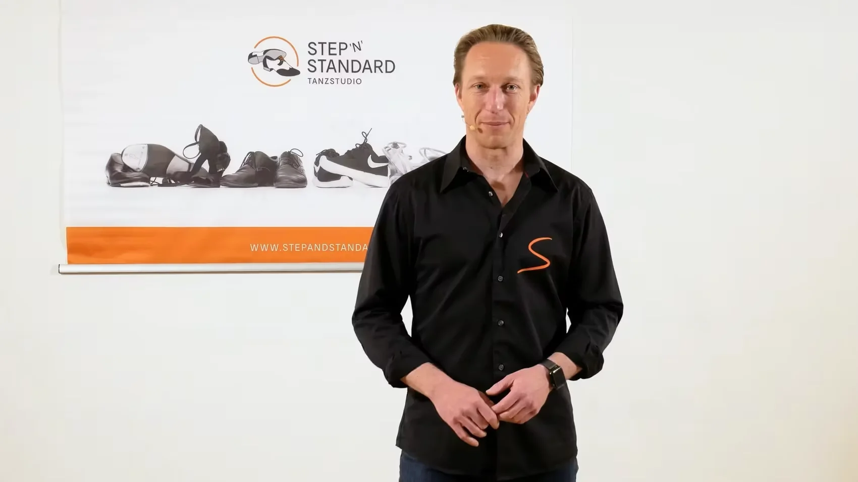 Stefan Weißenberger, der Inhaber des Tanzstudios Step'n'Standard, gibt einen Online-Tanzkurs